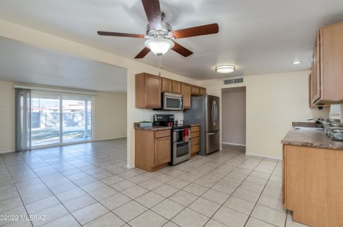 8217 Beverly St, Tucson AZ 85710-5931 exterior