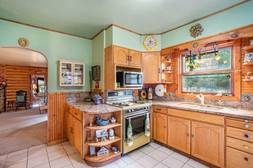 224 Elizabeth St, Sylvan Beach MI 49461-1311 exterior