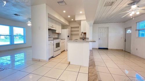 555 Twylite Ter, Fort Pierce FL 34983-1186 exterior