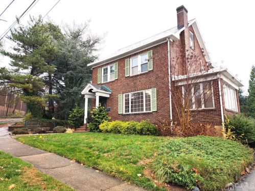 52 Burchard St, Edison NJ  08837-3339 exterior