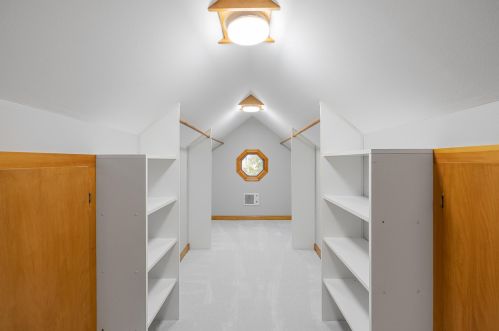 125 Montclaire Ave, Milwaukee WI 53217-4438 exterior