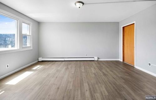 140 Clinton Pl, East Rutherford NJ 07073-1723 exterior