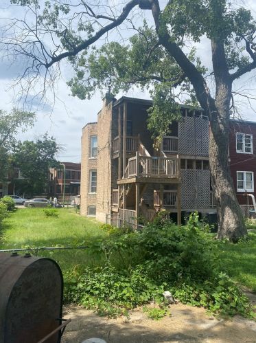 6805 Champlain Ave, Chicago IL 60637-4114 exterior