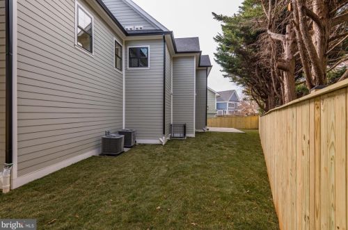 5805 Beech Ave, Bethesda MD  20817-3407 exterior