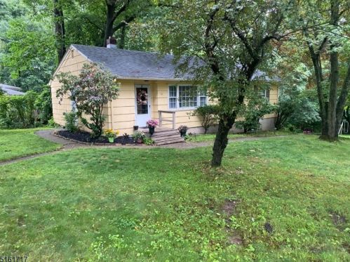 3 Ellen Dr, Rockaway NJ  07866-1904 exterior