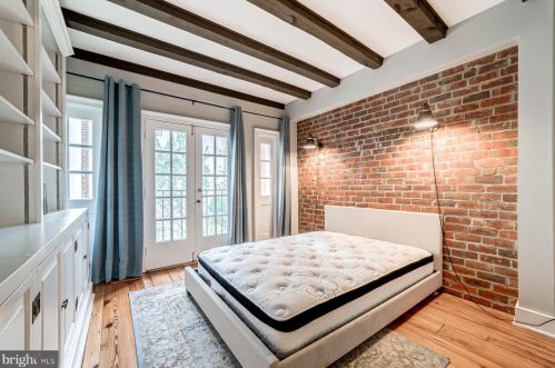 527 Wilkes St, Alexandria VA  22314-3723 exterior