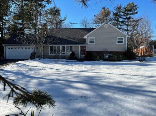 3 Maria Ct, Huntington Station, NY 11746-2718