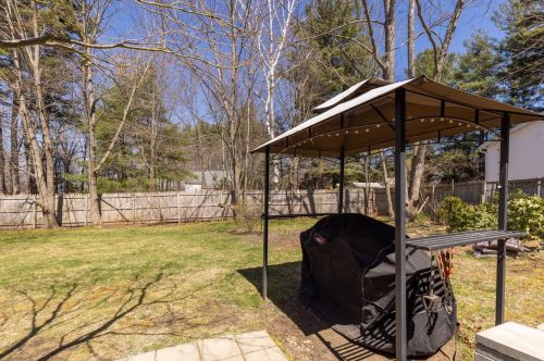 15 Ayers Ln, Dover NH 03820-4643 exterior