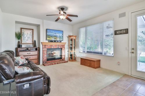 976 Corto St, Simi Valley CA  93065-7247 exterior