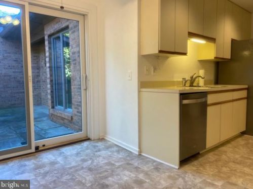 8108 Appalachian Ter, Rockville MD 20854-4050 exterior