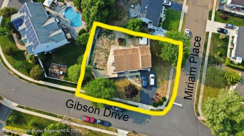 26 Gibson Dr, Hazlet, NJ 07730-2666