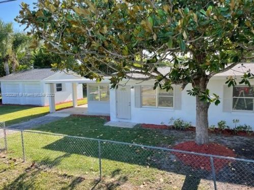 3201 23rd St, Fort Pierce, FL 34982-6439