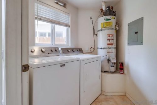 2034 Garnet Ave, San Diego CA  92109-3524 exterior