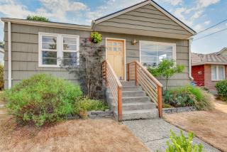 7328 28 Ave, Seattle WA  98117-5949 exterior