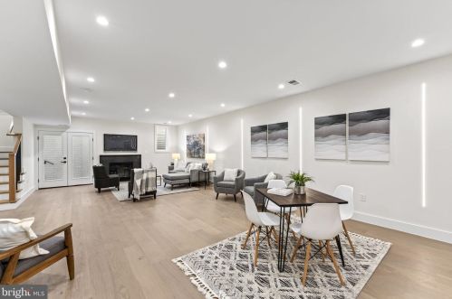 1327 Mayflower Dr, Mc Lean VA 22101-3405 exterior