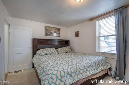 932 Innes St, Grand Rapids MI 49503-3519 exterior