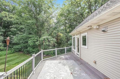 642 Chancellor Dr, Wyoming MI 49418 exterior