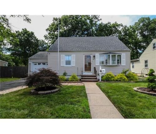 17 Chase Ave, Avenel, NJ 07001-1402