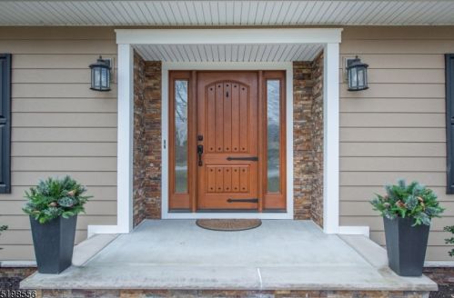 19 Knollwood Ter, Dover, NJ 07869-3013