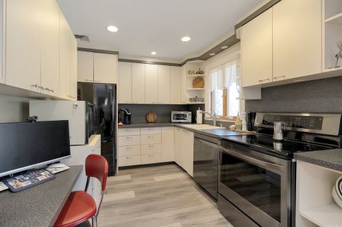 54 Quebec Dr, Huntington Station NY 11746-3870 exterior