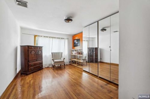 114 Pne St, Cliffside Park NJ 07010-1018 exterior