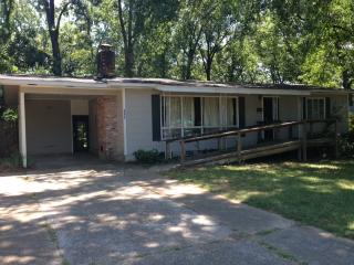 2944 Oak Forest Dr, Jackson MS  39212-2614 exterior