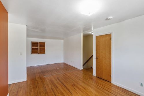 210 St, Union City NJ 07087-6306 exterior