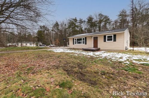 2096 Horton Rd, Meskegon, MI 49445-1114
