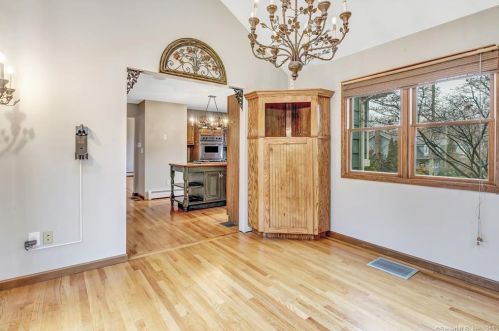 96 Rutland Rd, Milford CT 06461-1810 exterior