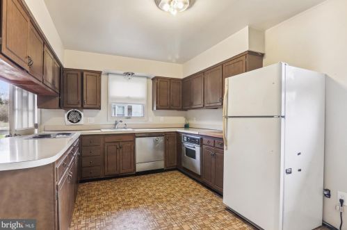 211 Ednor Rd, Silver Spring MD 20905-5134 exterior