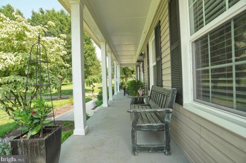 7327 Coventry Dr, Middletown MD 21769-6636 exterior