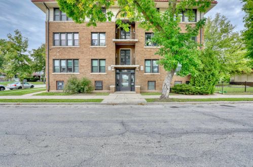 136 1 St, Milwaukee WI 53207-0014 exterior