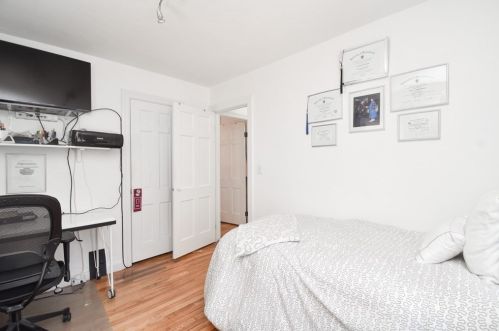 17 Waldorf St, Springfield MA 01109-1837 exterior