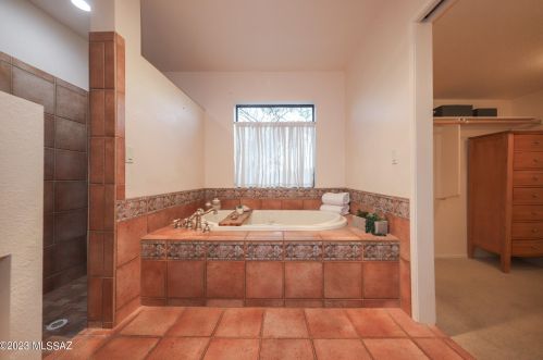 3865 Tanuri Dr, Tucson AZ 85750-1939 exterior