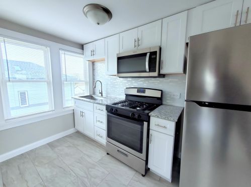 6219 Nagle Ave, Chicago IL 60638-4207 exterior