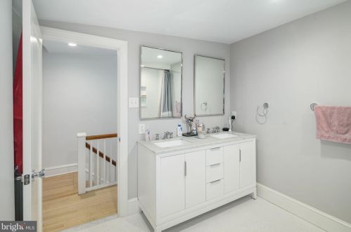 1009 Mckean St, Philadelphia PA 19148-2329 exterior