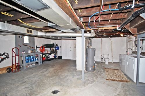 1664 Hillsdale Ave, Pittsburgh PA 15216-1870 exterior