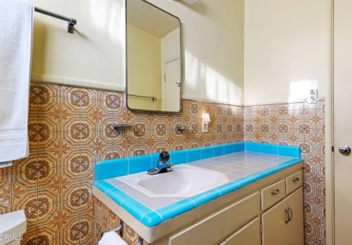 1113 Beverly Dr, Oxnard CA 93030-4813 exterior