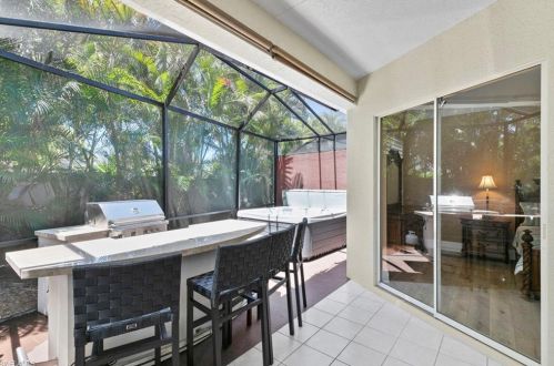 1806 Leamington Ln, Naples FL 34109-1453 exterior