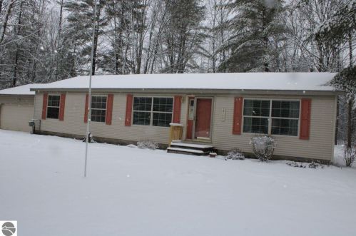 2179 Driftwood Ln, Kalkaska, MI 49646-7932