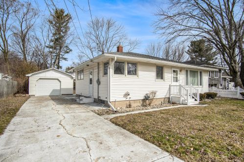 690 August Rd, Meskegon, MI 49441-4918