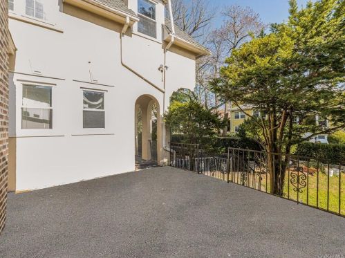 161 Commonwealth Ave, Mount Vernon NY 10552-2016 exterior