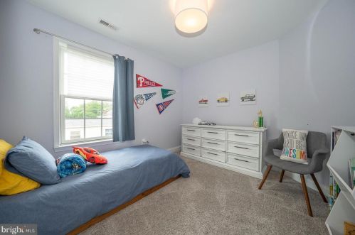 328 Lemonte St, Philadelphia PA 19128-4520 exterior