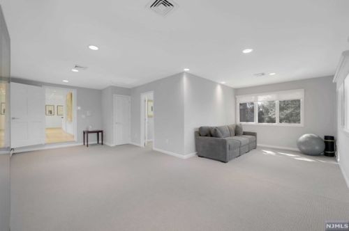 65 Holland Ave, Demarest NJ  07627-2705 exterior