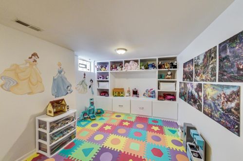 6098 Caldwell Ave, Chicago IL 60646-4111 exterior