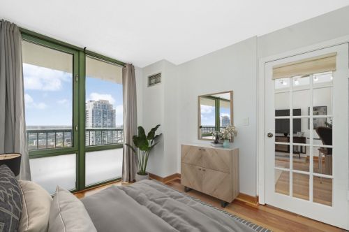 111 Maple St, Chicago IL  60610-5401 exterior