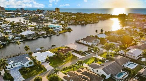 380 Conners Ave, Naples FL 34108-2126 exterior