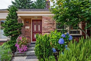 1933 Clise Pl, Seattle WA  98199-4028 exterior