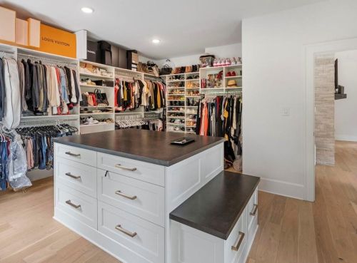 4736 Lk Forrest Dr, Atlanta GA 30342-2217 exterior