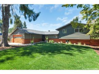 1195 97 Ave, Portland OR  97220-4212 exterior